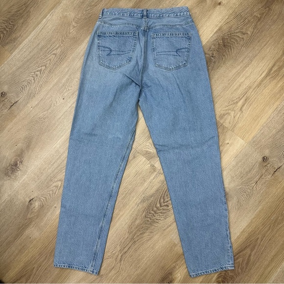 American Eagle Outfitters Light Blue Mom Jean - Picture 2 of 6